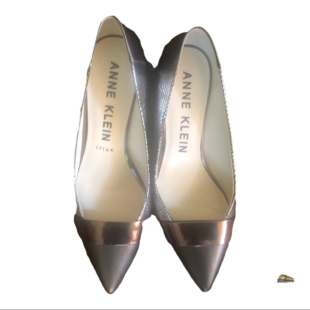 womens Anne Klein shoes size 8,5 medium width. 1,5 heel.